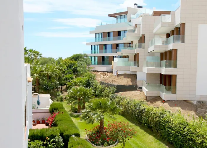 West Augusta * Estepona