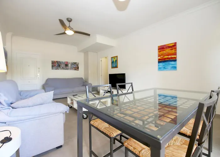 West Augusta Εστεπόνα